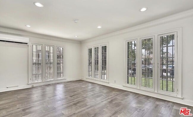 734 S Gramercy Pl in Los Angeles, CA - Building Photo - Building Photo