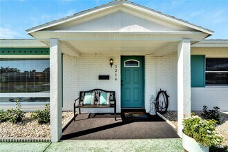 1216 Hacienda Dr in Sun City Center, FL - Building Photo - Building Photo