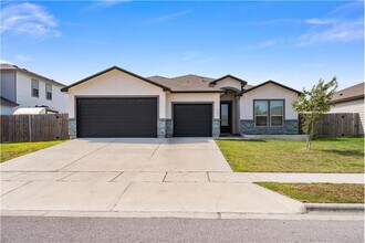 7721 Dove Holw Dr in Corpus Christi, TX - Building Photo - Building Photo