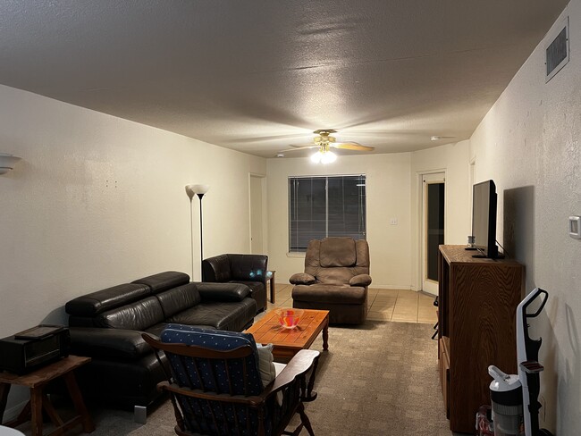 521 Southwest Pky, Unit 303 room 2 in College Station, TX - Building Photo - Building Photo