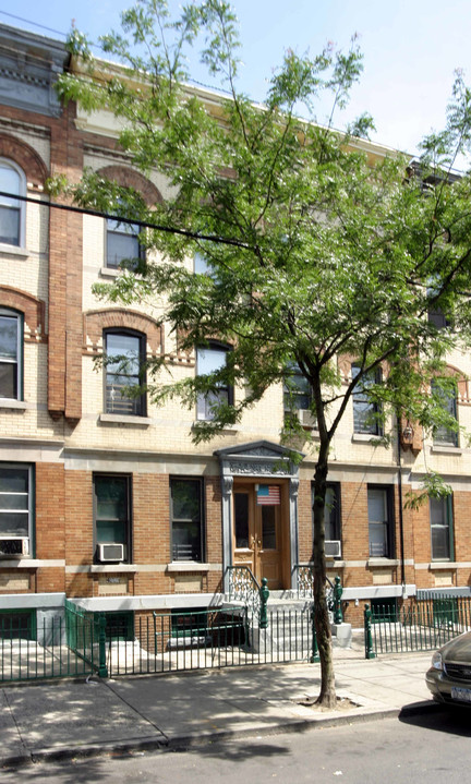 1874 Cornelia St in Flushing, NY - Building Photo