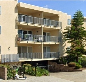 San Carlos Apartments LLC in San Carlos, CA - Foto de edificio - Building Photo