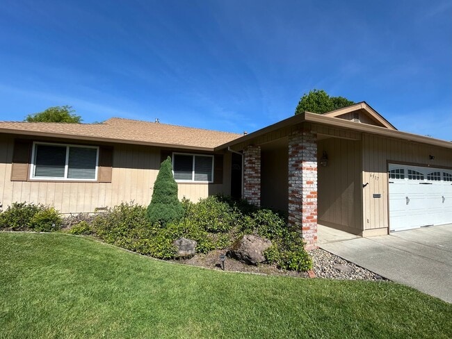 6517 Stone Bridge Rd in Santa Rosa, CA - Building Photo - Building Photo