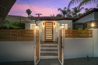 4230 Van Nuys Blvd in Los Angeles, CA - Foto de edificio - Building Photo