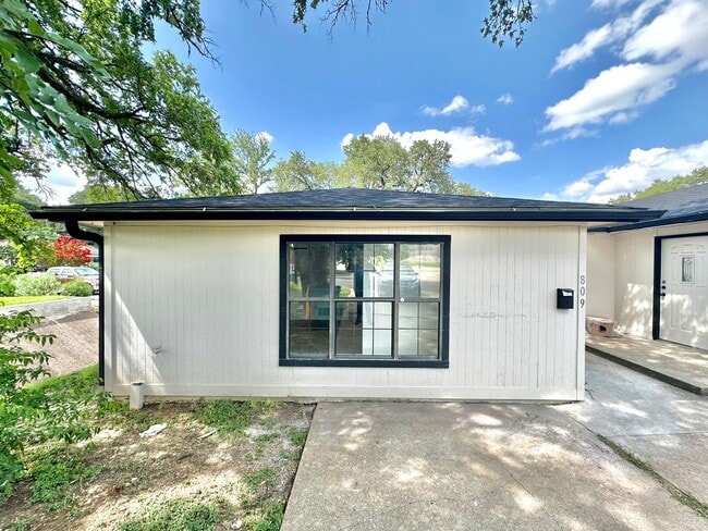 property at 809 W Avenue D