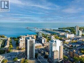 8 Ann St in Mississauga, ON - Building Photo - Building Photo