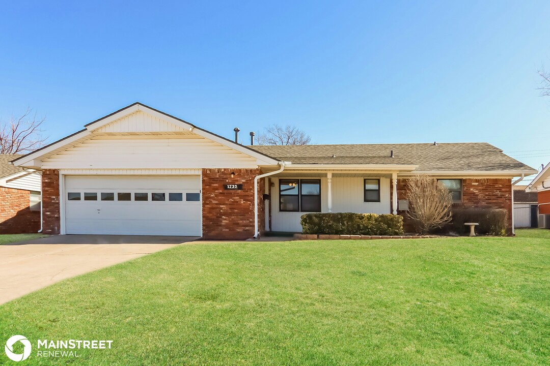 1732 Symphony Ln in Midwest City, OK - Building Photo