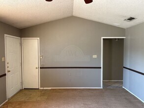 2401 Hemlock Dr in Killeen, TX - Building Photo - Building Photo