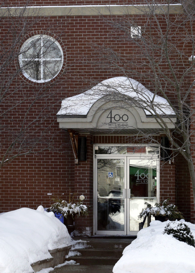 400 Mcleod St in Ottawa, ON - Building Photo - Building Photo