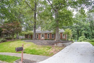 2344 Milstead Cir NE in Marietta, GA - Building Photo - Building Photo