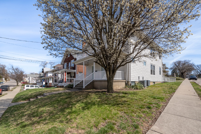 4400 Greenlee Ave-Unit -1st Flr in Cincinnati, OH - Foto de edificio - Building Photo