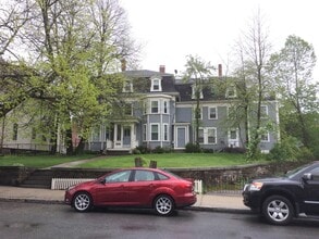 50 Monastery Rd, Unit #3 in Boston, MA - Foto de edificio - Building Photo