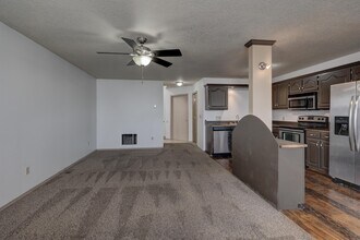 703 N Walker St in Webb City, MO - Building Photo - Building Photo