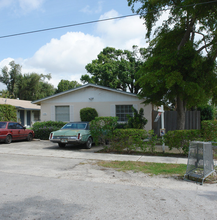 1701-1705 SW 22nd St in Fort Lauderdale, FL - Building Photo