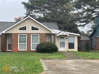 2140 Meadowview Ct SE