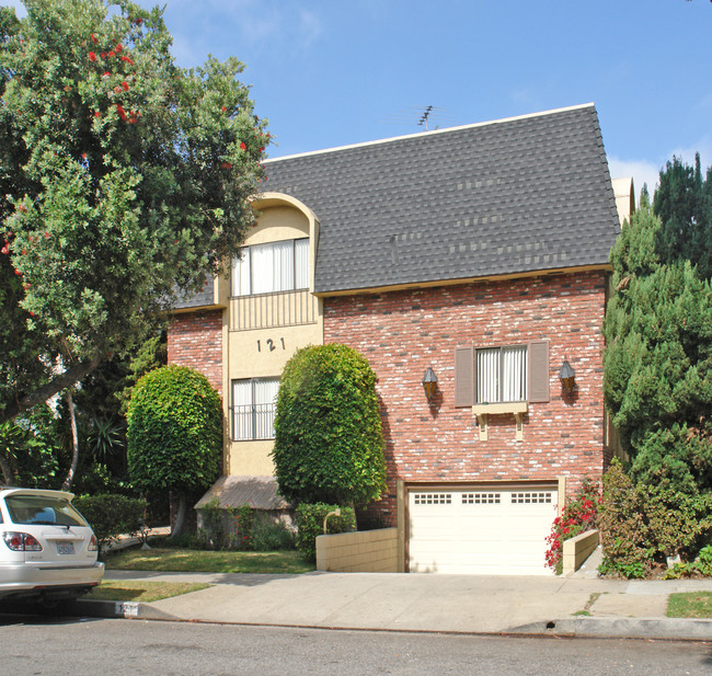 121 N Clark Dr in Beverly Hills, CA - Building Photo - Building Photo