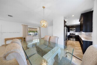 1700 N Treasure Dr in Miami Beach, FL - Building Photo - Building Photo