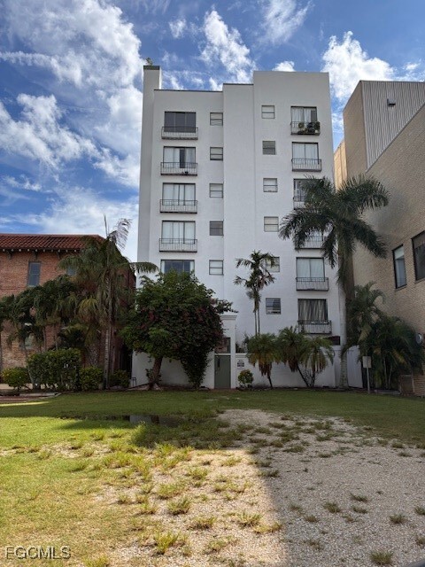 2310 First St in Ft. Myers, FL - Building Photo - Building Photo