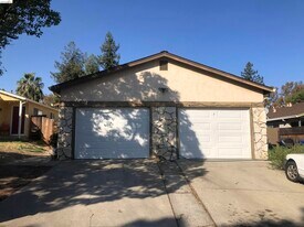 2210 Leland Ct in Pittsburg, CA - Building Photo
