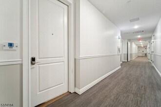 3 Somerset Ln in Edgewater, NJ - Building Photo - Building Photo