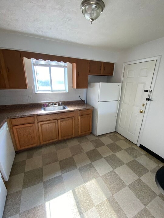 4529 Hudson Dr in Stow, OH - Building Photo
