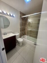 900 E Lomita Ave in Glendale, CA - Building Photo - Building Photo