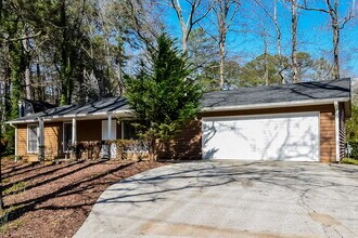 2464 Hewatt Rd in Snellville, GA - Building Photo - Building Photo