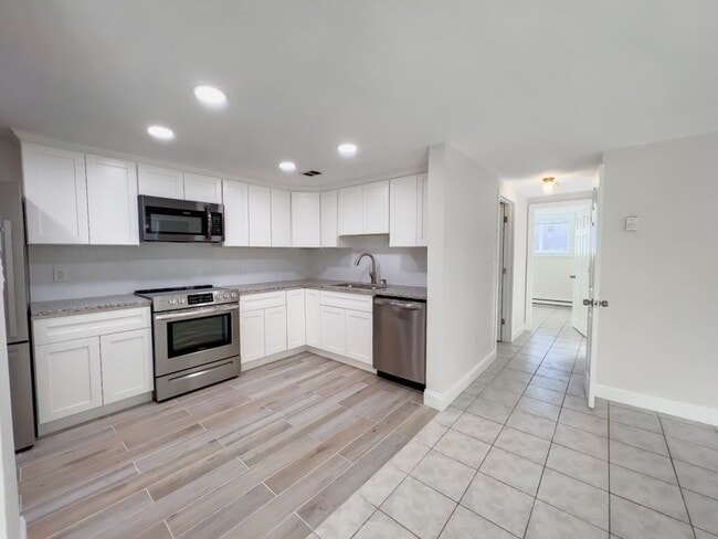 592 American Legion Hwy in Boston, MA - Building Photo - Building Photo