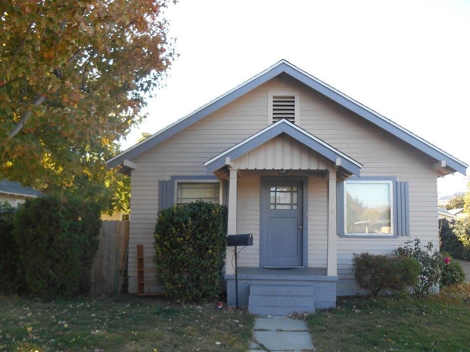 914 S Monroe St in Wenatchee, WA - Building Photo