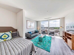 2354 N California Ave in Chicago, IL - Foto de edificio - Building Photo