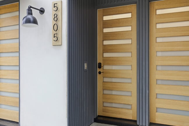 5805 Kester Ave in Van Nuys, CA - Building Photo - Building Photo