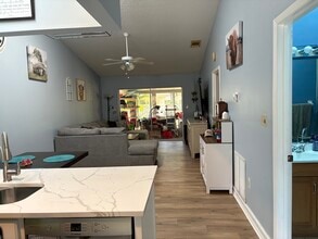 746 N Jefferson Ave, Unit 746 N Jefferson Ave in Sarasota, FL - Building Photo - Building Photo