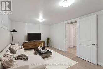 42 Bexhill Ave in Toronto, ON - Building Photo - Building Photo