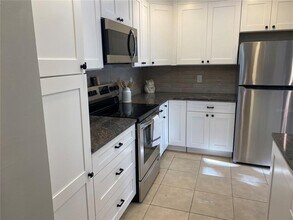323 Mira Vista Dr in Dunedin, FL - Building Photo - Building Photo