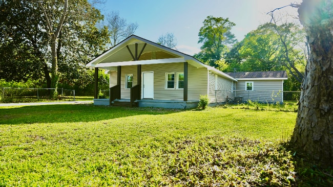 311 S 2nd St in Warner Robins, GA - Foto de edificio - Building Photo