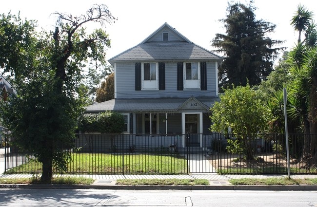 302 E Villa St in Pasadena, CA - Building Photo - Building Photo