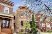 2215 W Addison St in Chicago, IL - Building Photo - Building Photo