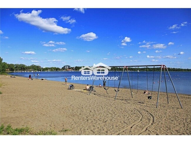 2950 Dean Pkwy in Minneapolis, MN - Building Photo - Building Photo