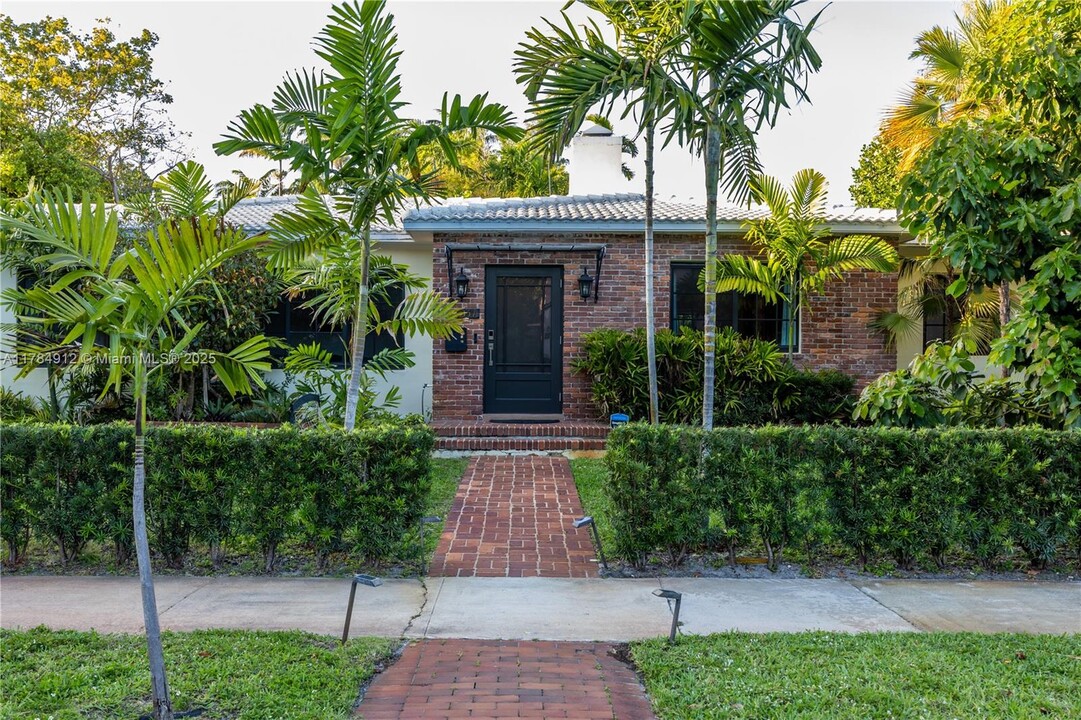 351 NE 98th St in Miami Shores, FL - Foto de edificio
