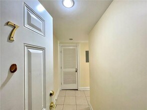 14 Dresser St in Newport, RI - Building Photo - Building Photo