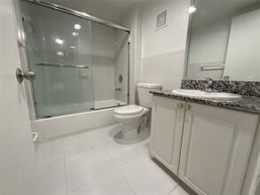 19455 NE 10th Ave in Miami, FL - Building Photo - Building Photo