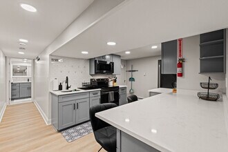 651 Columbia Rd NW in Washington, DC - Building Photo - Building Photo