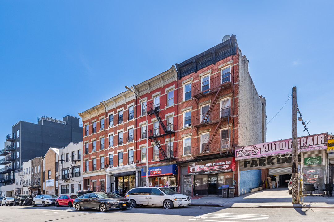 1096 DeKalb Ave in Brooklyn, NY - Foto de edificio