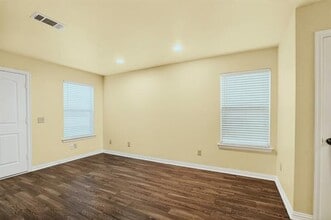 1716 S Waco St in Van Alstyne, TX - Building Photo - Building Photo