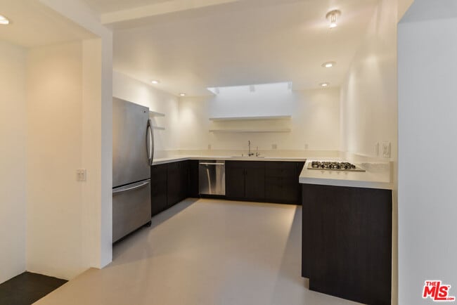 558 Rose Ave in Los Angeles, CA - Building Photo - Building Photo