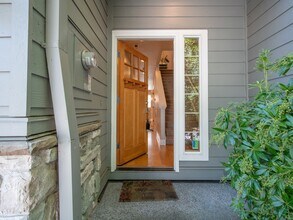 15320 SW Jasper Ln in Beaverton, OR - Building Photo - Building Photo