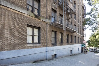 90 Pinehurst Ave in New York, NY - Building Photo - Building Photo