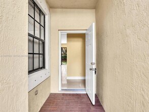 3878 Tree Top Dr in Weston, FL - Building Photo - Building Photo