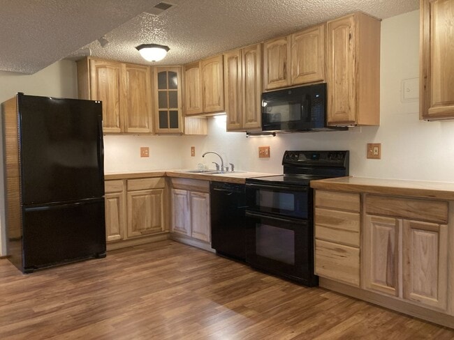 property at 1606 Cottonwood Dr