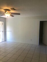 2323 Scott St-Unit -Front in Hollywood, FL - Building Photo - Building Photo